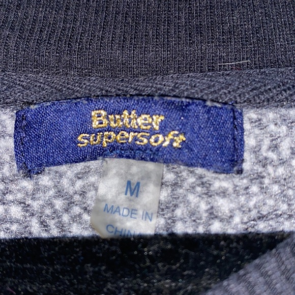 M sized crewneck sweater with gemstone lightening bolt design. Dark charcoal. - Picture 4 of 5